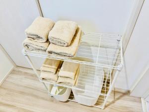 a towel rack with towels on it in a room at Villa 勝浦 in Katsuura +37 photos