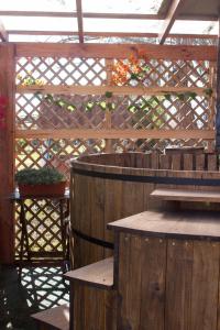 a wooden pavilion with a wooden table and benches at Cabañas Los Culenes in Colbún