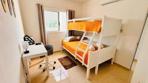 a bedroom with two bunk beds and a desk at Casa amplia y privada con alberca para una escapada perfecta in Playa del Carmen