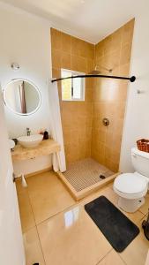 a bathroom with a shower and a toilet and a sink at Casa amplia y privada con alberca para una escapada perfecta in Playa del Carmen