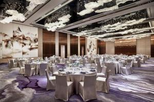 a banquet hall with white tables and chairs at Vignette Collection Palm Springs Hotel Chengdu by IHG in Chengdu +223 photos