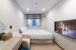 a hotel room with a bed and a couch at lazy tiger hotel in Seoul