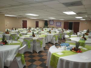 a room full of tables and chairs with white tablecloths at Nice Luxury Suite in Austell