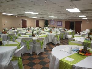 a room full of tables and chairs with white tablecloths at Nice Luxury Suite in Austell