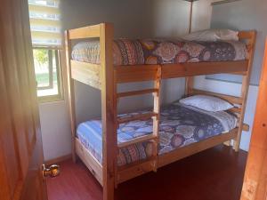 a room with two bunk beds and a window at Cabaña arriendo Salome in Valdivia