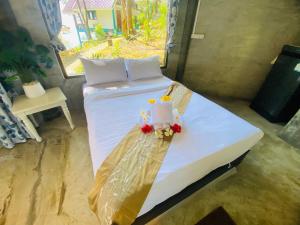 a bedroom with a bed with two stuffed animals on it at Family view A4 -Kantiang paradise resort- in Ko Bu Bu