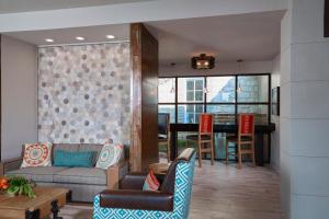 Posezení v ubytování Fredericksburg Inn and Suites
