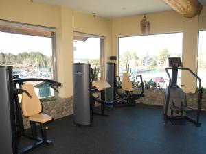 Fitness centrum a/nebo fitness zařízení v ubytování West Coast Motel on the Harbour