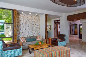 Posezení v ubytování Fredericksburg Inn and Suites