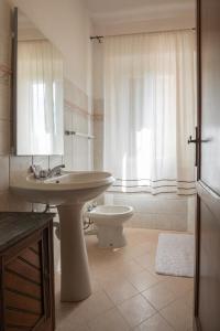 a bathroom with a sink and a toilet at Appartamenti Quintavalle in Casa Marchetti +47 photos