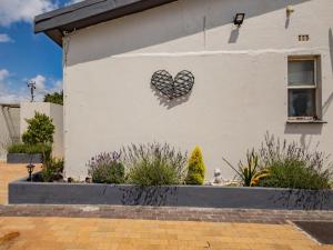 a heart painted on the side of a building at La Bella Vida Self Catering Apartments in Bellville