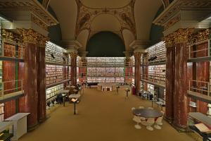 a large library with books on the walls at Green&Tiny Spot Wolfenbüttel Okeraue - Sleep Space 2 in Wolfenbüttel