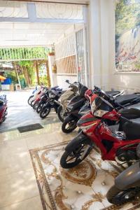 a row of motorcycles parked in a room at Lộc Duyên Motel Ninh Kiều in Cái Răng