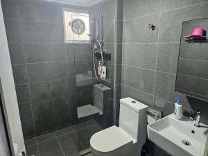 a bathroom with a shower and a toilet and a sink at Fraser's Haven SilverparkResort Walk down 8 steps in Bukit Fraser +28 photos
