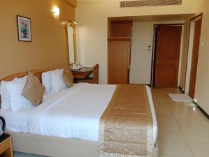 a bedroom with a large white bed in a room at HOTEL SALEM CASTLE in Salem