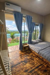 a bedroom with a bed and a large window at Đại Ngàn Homestay in Kon Von Kla