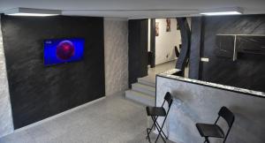 a lobby with a bar with a television on the wall at Glow Sahara in Focşani