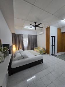 a bedroom with a bed and a ceiling fan at TWS Homestay in Batu Caves