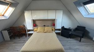 a bedroom with a bed in a attic at Entre terre et mer in Combrit