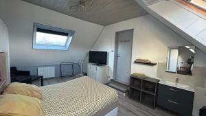 a bedroom with a bed and a sink and a mirror at Entre terre et mer in Combrit
