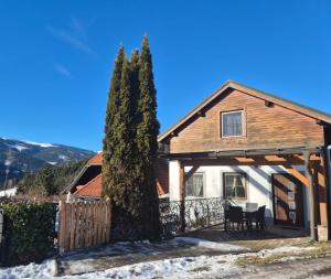 a large wooden house with a table and chairs at Ferienwohnung Pölzlbauer in Neuwald