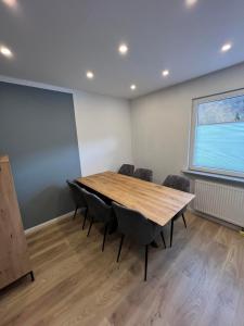 a conference room with a wooden table and chairs at Ferienhaus mit Trifelsblick in Annweiler am Trifels