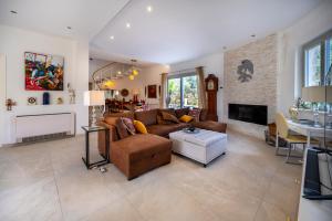 a living room with a couch and a table at Pink Moon Private Luxury Villa Secluded Garden 5 Bedroom 4 en suite Bathrooms with Private Pool CAT 6 WiFi Close to Beach in Fontane Bianche