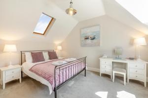 a bedroom with a bed and a desk at 3 Bed in Beadnell oc-44965 in Beadnell