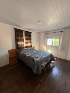 a bedroom with a bed and a window at Marvira Barra del Chuy in Xuí