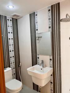 a bathroom with a sink and a toilet at HOÀNG ĐẾ motel in Chau Doc +6 photos