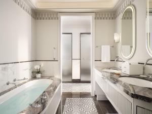a bathroom with two sinks and a tub at Mandarin Oriental, Vienna in Vienna