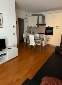 a kitchen and living room with a table and chairs at Appartamento Solution Garibaldi in Marina di Ravenna