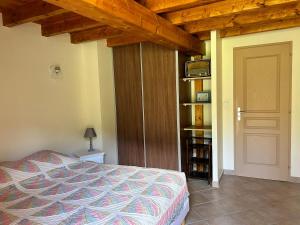 a bedroom with a bed and a wooden ceiling at Le Gîte Escalletas in Arrens-Marsous