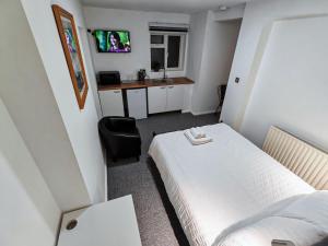 a small room with a bed and a desk at Rose Studio - Self Contained Studio Flat in Oxford