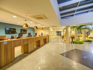an office with a reception desk in a lobby at Mercure Rio de Janeiro Barra da Tijuca in Rio de Janeiro