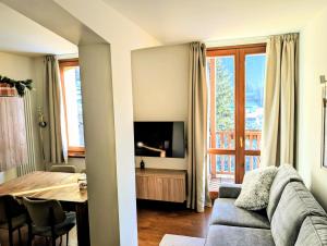 a living room with a couch and a table at Maison Poluc - Chiaro di Luna in Champoluc