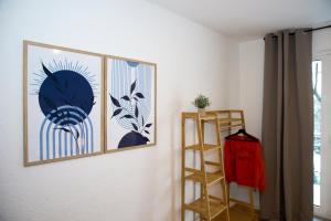 a picture on a wall with a ladder in a room at Quartier VierGlück in Marl
