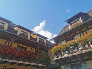 a building with flower boxes on the balconies at Hôtel Restaurant AU SOLEIL in Wahlbach