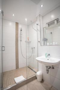 a bathroom with a shower and a sink at Hotel Moselterrasse in Ediger-Eller
