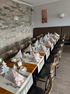 a row of tables in a restaurant with white tablecloths at Mueßer Hof in Schwerin
