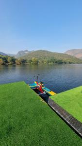 a small boat sitting on top of a body of water at แพบ้านแม่ in Ban Tha Ta On