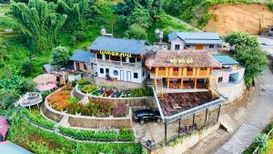 an aerial view of a house with a garden at Nhà trên đồi - Windy Hill in Mù Cang Chải