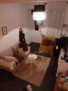 a living room with a couch and a table at L'Ultra Pause au cœur du Viroin in Olloy-sur-Viroin