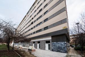 a large office building with a large building at Apartamentos Cayetana in Badajoz