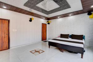 a bedroom with a bed in a room with a ceiling at Hotel O NICE HOTEL in Faridabad