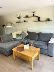 a living room with a couch and a coffee table at LODGE Nuthatch in Droitwich