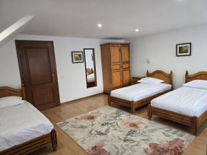 Un pat sau paturi într-o cameră la Erene Hotel