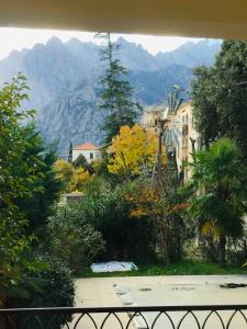 a view of a garden with mountains in the background at Villa avec vue et piscine privée in Moltifao