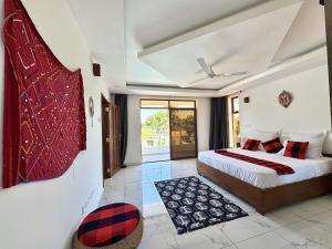 a bedroom with a bed and a large window at Villa Samara - 10p - 5bdr - Diani Beach - Piscine in Magutu +53 photos