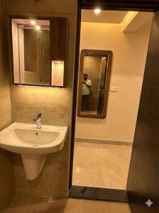 a bathroom with a sink and a mirror at Hanuman Heritage in Chikmagalūr +25 photos